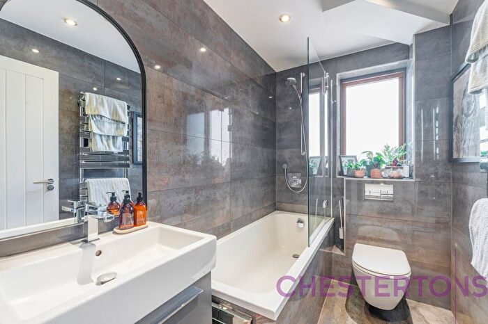 3 Bedroom Flat To Rent In Cygnet House, Woodland Crescent, SE10
