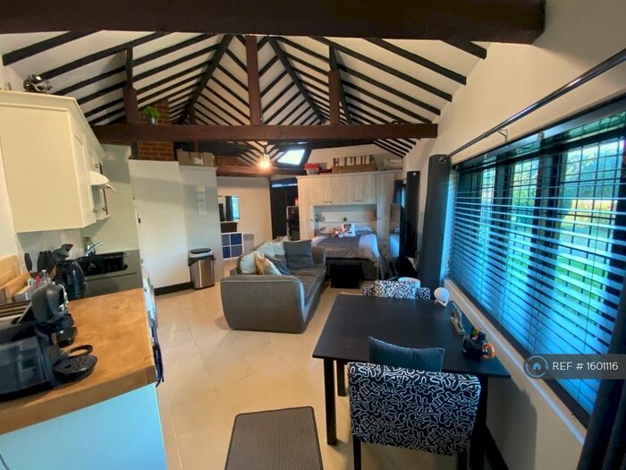 1 Bedroom Bungalow To Rent In The Garth, Lingfield, RH7