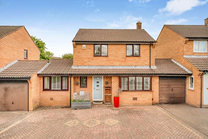 3 Bedroom Detached House For Sale In Trueman Place, Oldbrook, Milton Keynes, Buckinghamshire, MK6