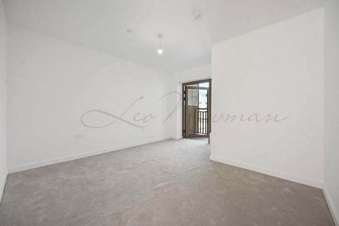 2 Bedroom Flat To Rent In Caroline Street, Limehouse, London, E1