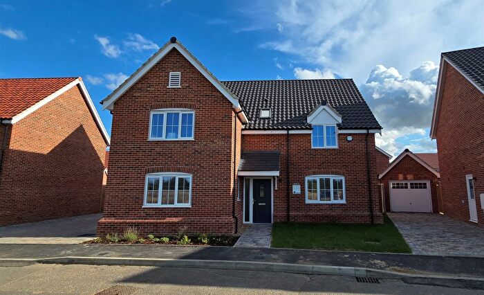 4 Bedroom Detached House For Sale In Roundhouse Way, Yaxham, Dereham, NR19