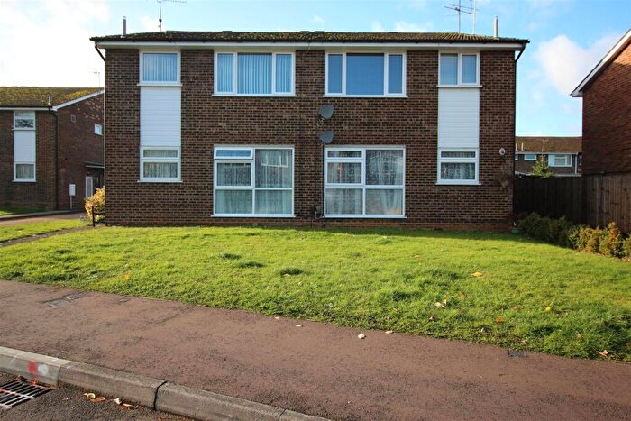 2 Bedroom Flat To Rent In Hampton Close, Stevenage, SG2