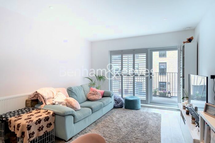 2 Bedroom Flat To Rent In Brunwell Avenue, Woolwich, SE18