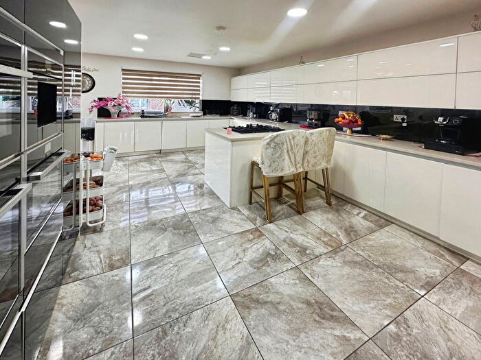 4 Bedroom Semi-Detached House For Sale In Nursery Road, Leicester, LE5