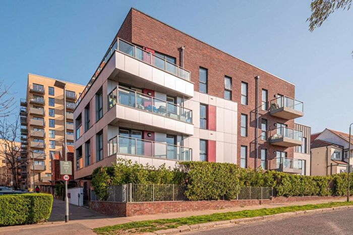 2 Bedroom Flat To Rent In Shearwater Drive, Hendon, London, NW9