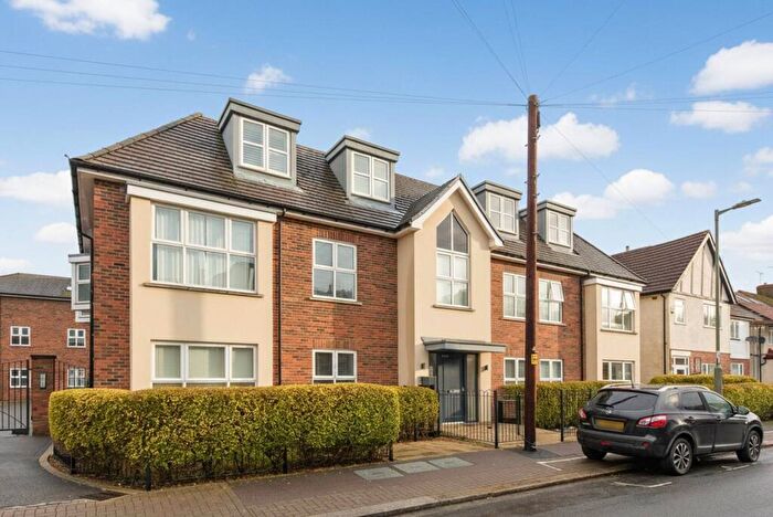 3 Bedroom Flat For Sale In Lancaster Road, East Barnet, Barnet, EN4