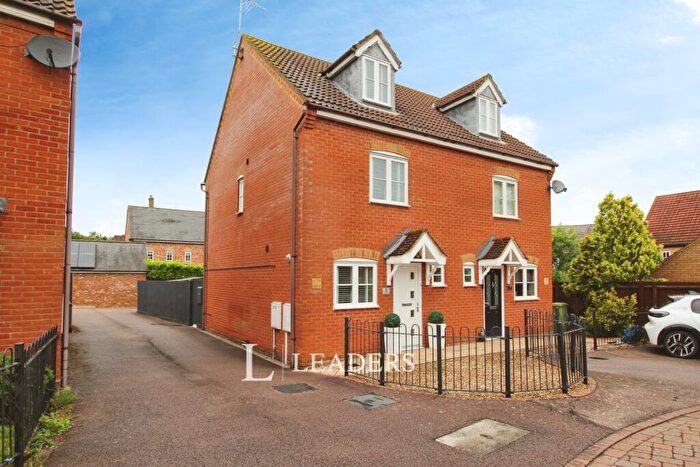3 Bedroom Semi-Detached House For Sale In Proctor Rise, Grange Farm, Milton Keynes, MK8