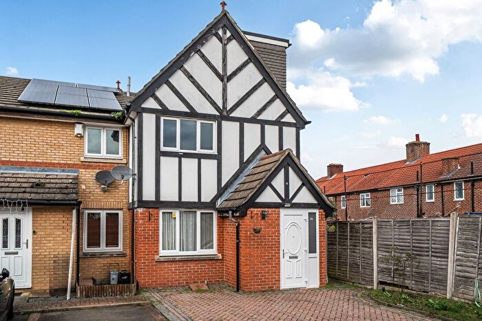 5 Bedroom End Terrace House For Sale In Gittens Close, Bromley, BR1