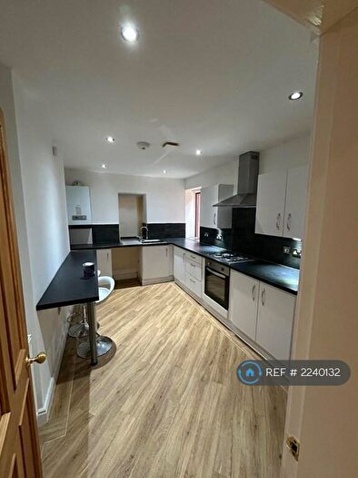 3 Bedroom Flat To Rent In Wethersfield Road, Prenton, CH43