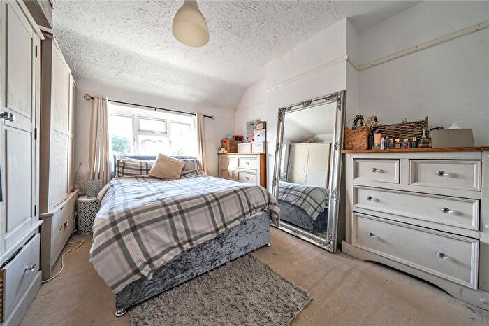 3 Bedroom Semi-Detached House For Sale In Worplesdon Road, Guildford, Surrey, GU2