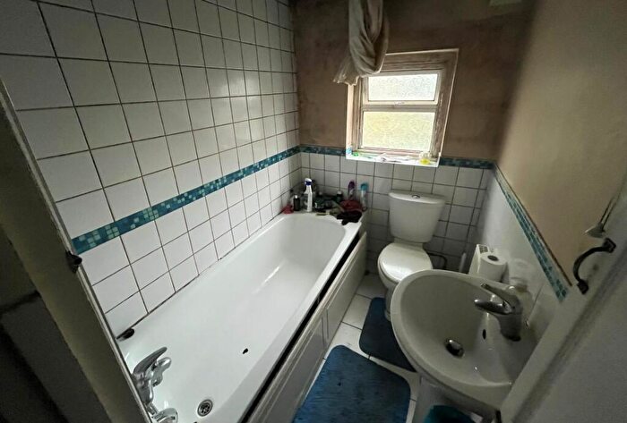 2 Bedroom Detached House For Sale In D Barrington Road, Manor Park, London, E12
