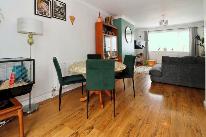 3 Bedroom Terraced House For Sale In Sundridge Park, Bristol, Avon, BS37