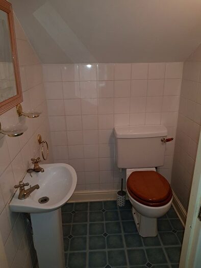 5 Bedroom Semi-Detached House To Rent In Kenmore Grove, Bristol, BS7