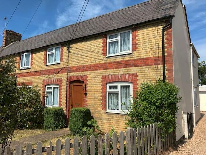 4 Bedroom Semi-Detached House To Rent In Buckingham Road, Edgcott, Aylesbury, HP18