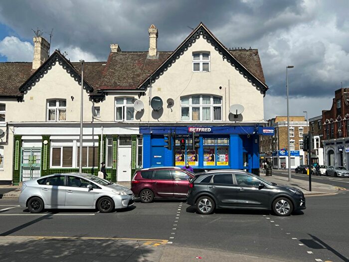 Studio To Rent In High Road Leytonstone, London, E11