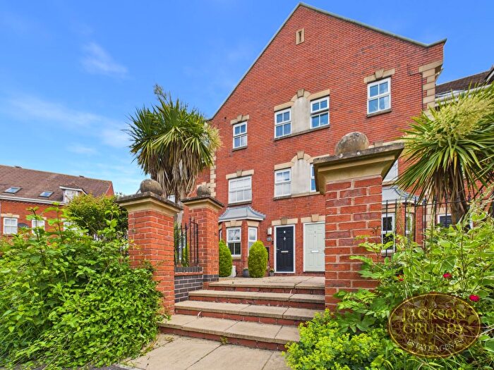3 Bedroom Town House For Sale In Pascoe Crescent, Timken, NN11