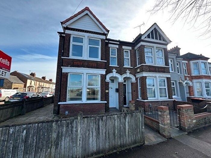 2 Bedroom Property To Rent In Ampthill Road, Bedford, MK42