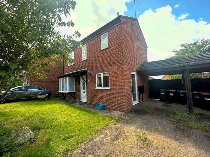 3 Bedroom Semi-Detached House To Rent In Bampton Close, Furzton, Milton Keynes, MK4