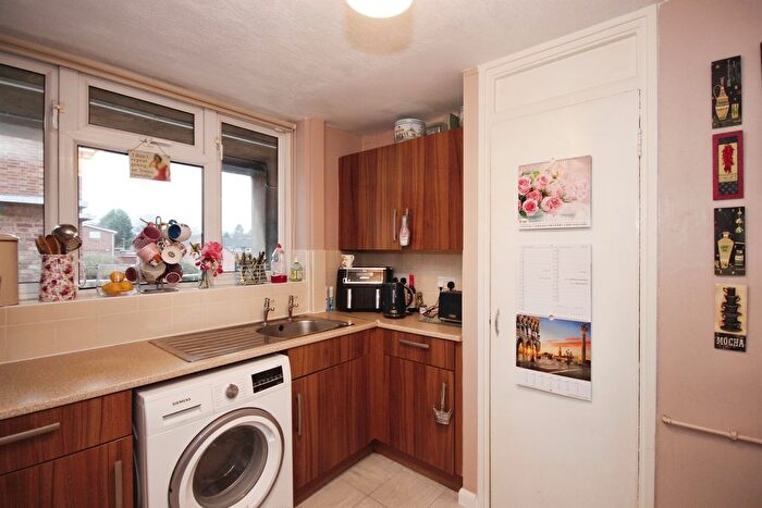 2 Bedroom Flat For Sale In Crown Way, Lillington, Leamington Spa, CV32