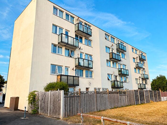 2 Bedroom Flat To Rent In Cornwell Close, Gosport, PO13