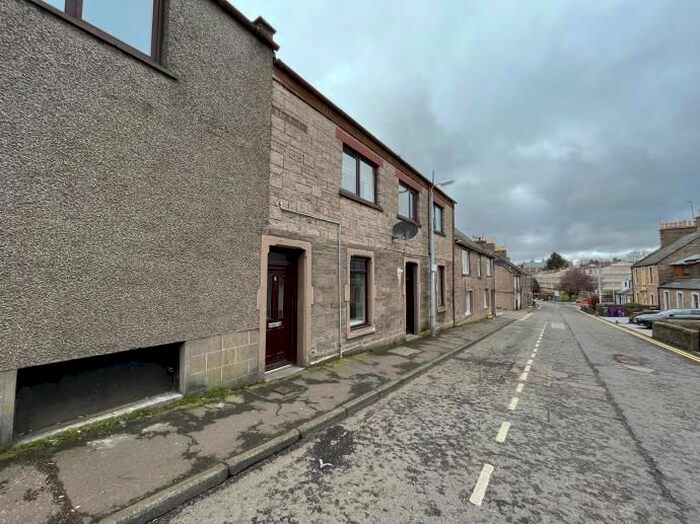 3 Bedroom Flat To Rent In Green Street, Forfar, Angus, DD8