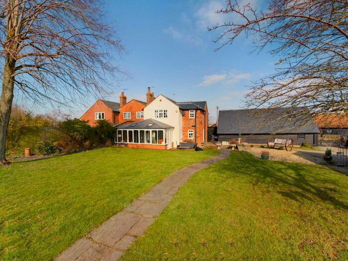 3 Bedroom Equestrian Facility For Sale In Equestrian Property - Stockwell Lane, Little Meadle, HP17