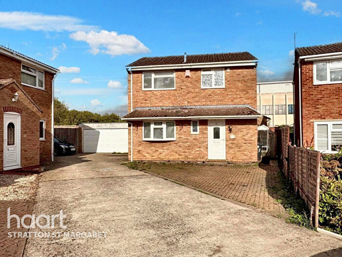 3 Bedroom Detached House For Sale In Ashmore Close, Swindon, SN3