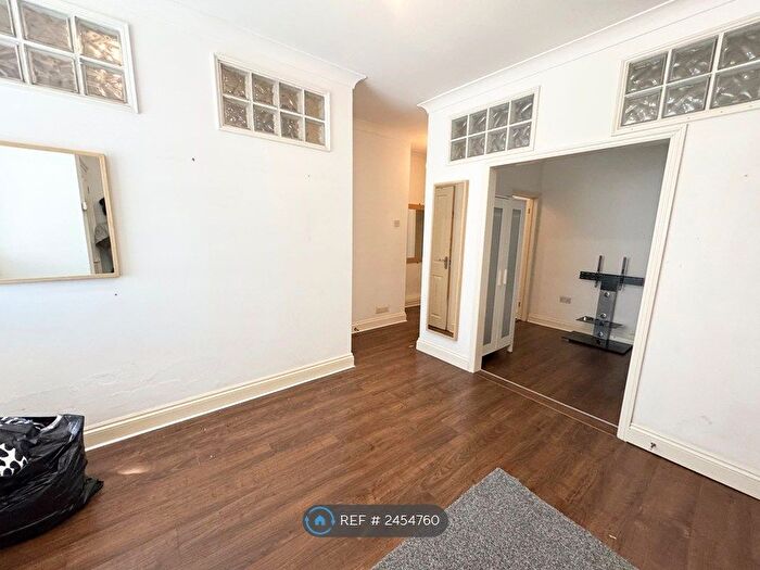 1 Bedroom Semi-Detached House To Rent In Peacock Mews, Southampton, SO14