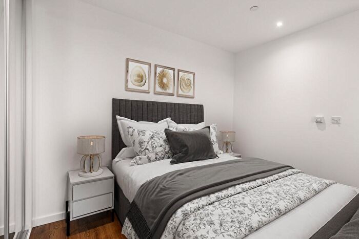 Studio To Rent In Silvertown Way, London, E16