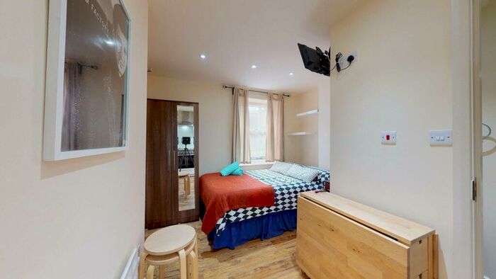 Studio To Rent In High Road, NW10