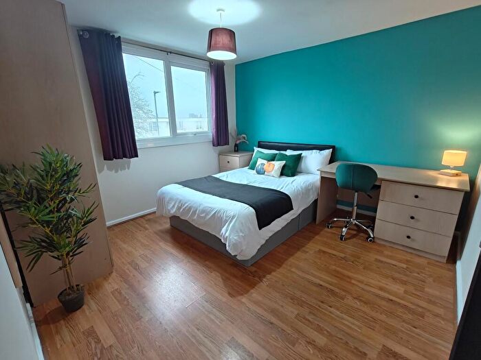 5 Bedroom House To Rent In Woodbridge Lawn, Leeds, LS6