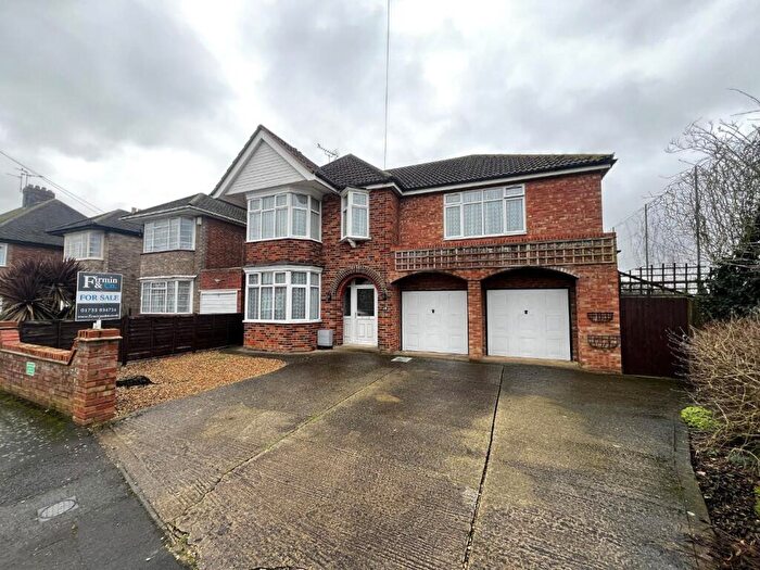 4 Bedroom Detached House For Sale In Grange Avenue, Peterborough, PE1