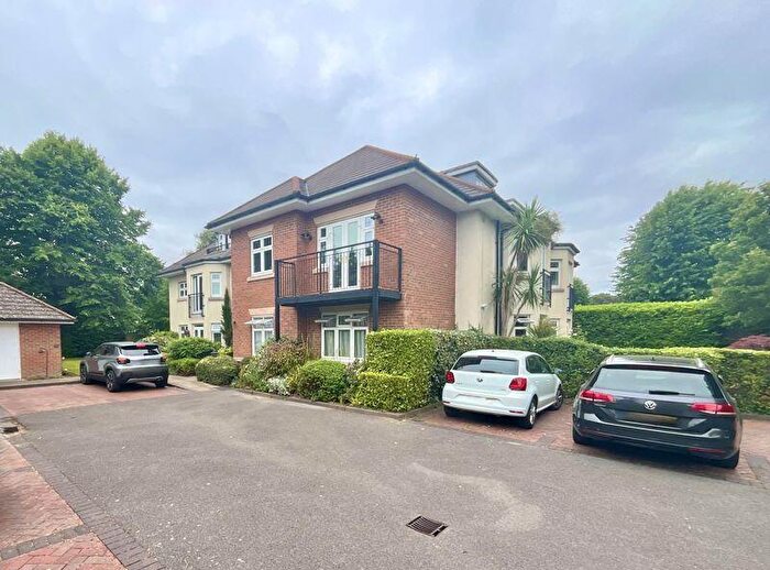 2 Bedroom Flat For Sale In Browning Avenue, Bournemouth, BH5