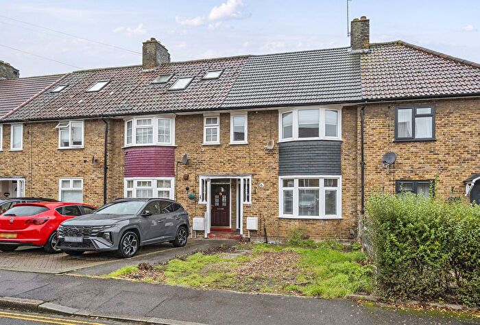 2 Bedroom Detached House For Sale In Cerne Road, Morden, SM4