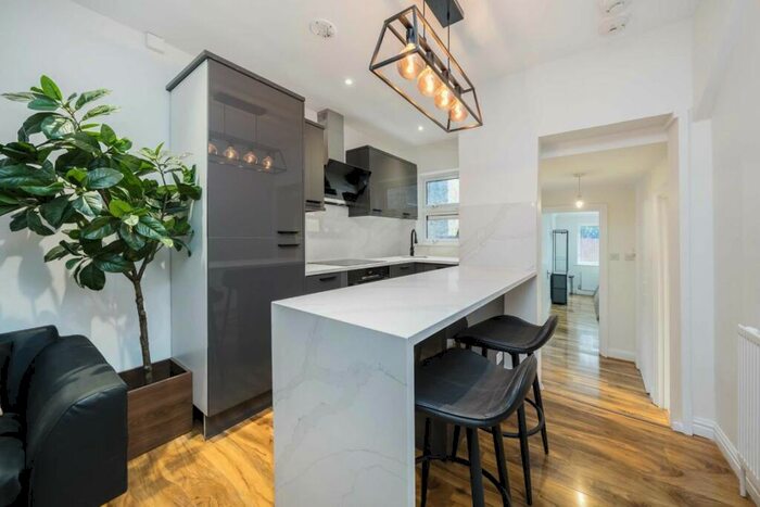 2 Bedroom Flat For Sale In Charlton Road, Harlesden, NW10