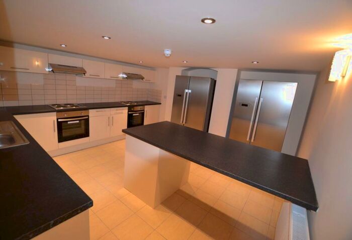 8 Bedroom House To Rent In Inclusive Of Utility Bills -, DE22