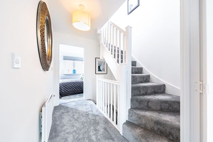 4 Bedroom Semi-Detached House For Sale In Sheepfold Lane, Cambridge, CB23