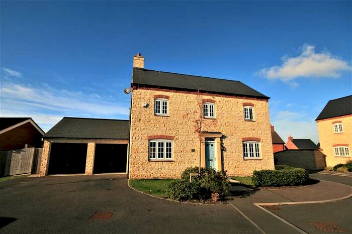 4 Bedroom Detached House For Sale In Cowslip Close, Wootton, Northampton, NN4