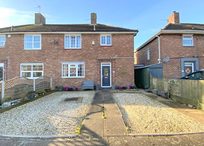 3 Bedroom Semi Detached House For Sale In Pershore Avenue, Grimsby, DN34