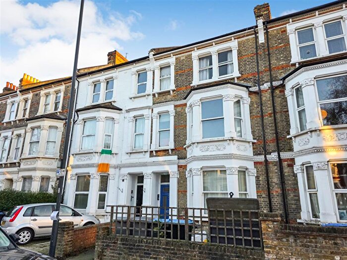 3 Bedroom Flat For Sale In Harvist Road, London, NW6