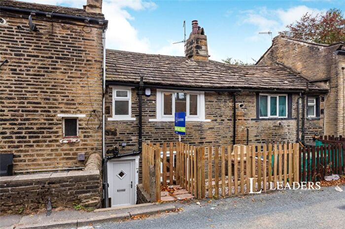 2 Bedroom Cottage To Rent In Roper Green, HX2