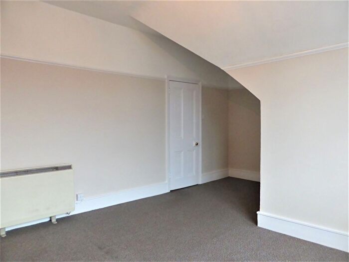 1 Bedroom Flat To Rent In Raphael Road, Hove, BN3