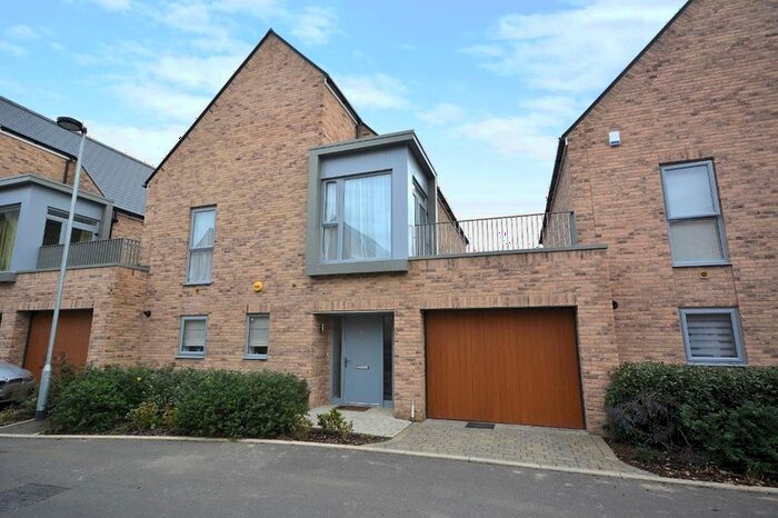 3 Bedroom Link Detached House To Rent In Edward Harvey Link, Springfield, CM1