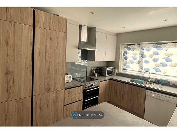 5 Bedroom Semi Detached House To Rent In Teversal Avenue, Nottingham, NG7
