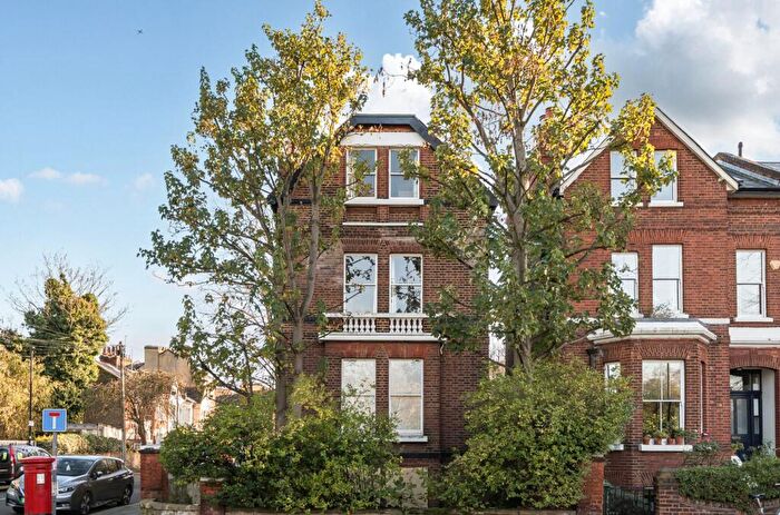 5 Bedroom House For Sale In Knatchbull Road, London, SE5