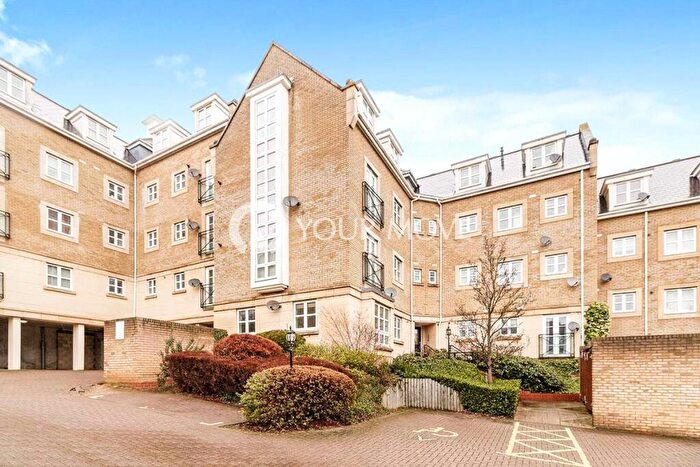 2 Bedroom Flat For Sale In Sandpiper Close, Greenhithe, Kent, DA9