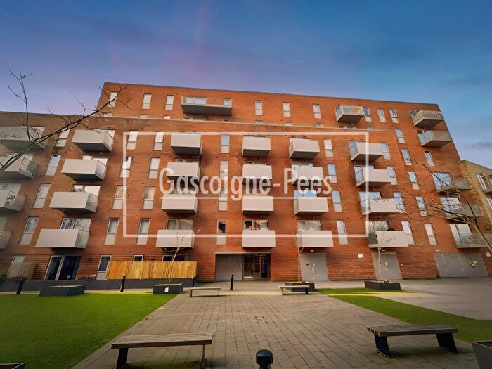 1 Bedroom Flat To Rent In Petersfield Avenue, SL2