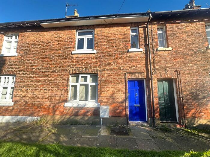 3 Bedroom Property To Rent In Johnston Terrace, London, NW2