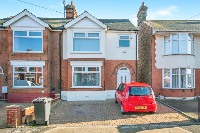3 Bedroom Semi Detached House For Sale In Avondale Road, Ipswich, IP3