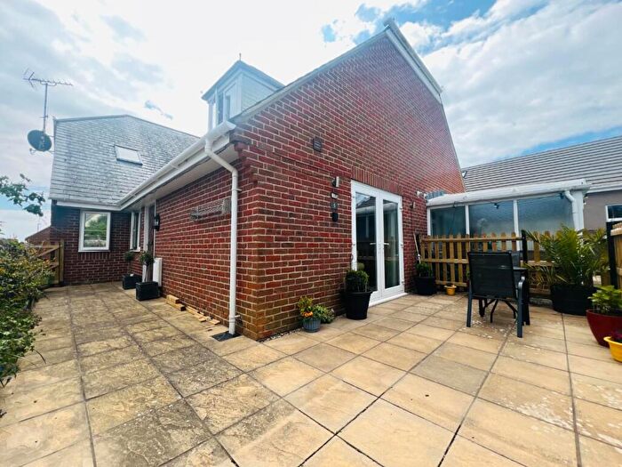 1 Bedroom Flat To Rent In Montrose Close, Portland, DT5